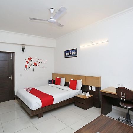 Cyber Inn Gurgaon Luaran gambar