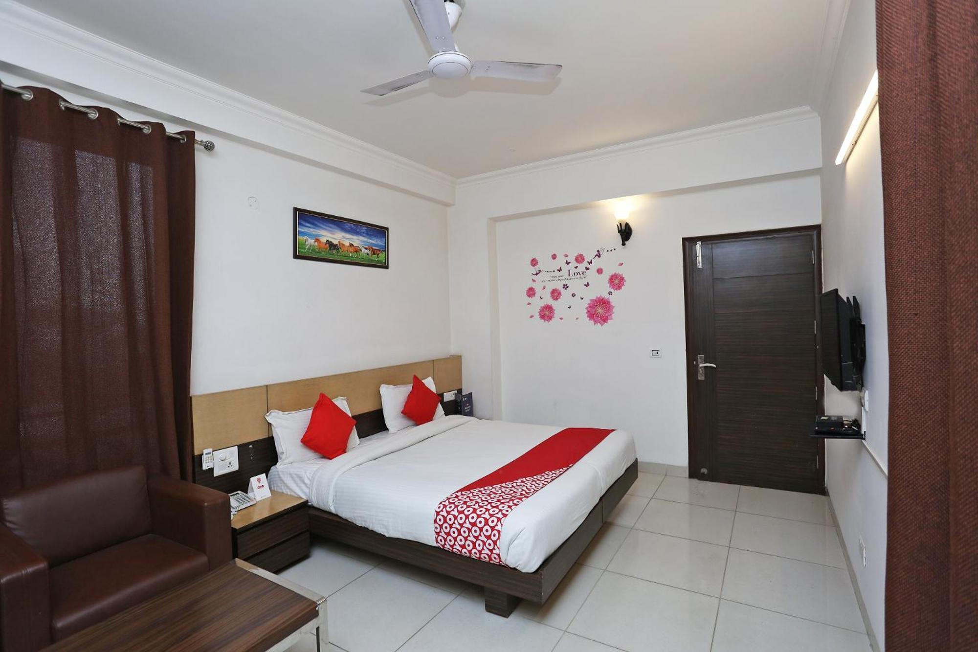 Cyber Inn Gurgaon Luaran gambar