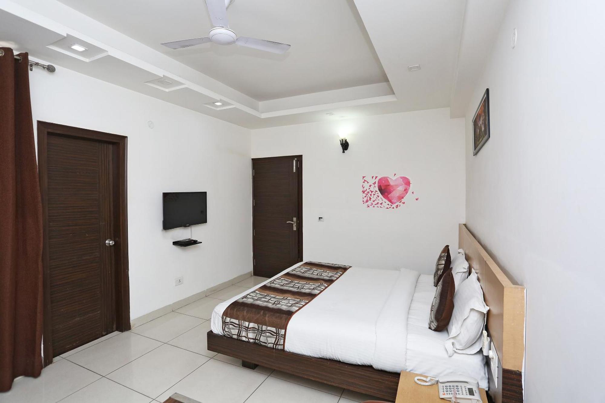 Cyber Inn Gurgaon Luaran gambar